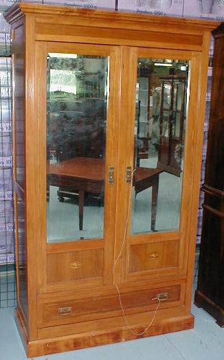 n.Armadio due ante con specchi, dimensioni 117x50x198