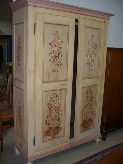 n.Armadio tirolese, dimensioni 126x48x210, anno met '800 ca., provenienza Austria