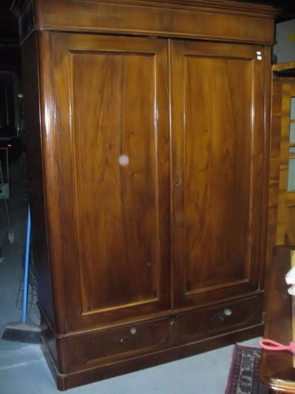 n.Armadio due cassetti due ante, dimensioni 154x51x215, anno 1800 ca., noce, provenienza Italia