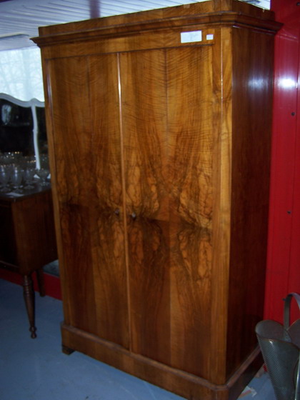 n.Armadio, dimensioni 113x45x180, anno 1800 ca., noce, provenienza Francia
