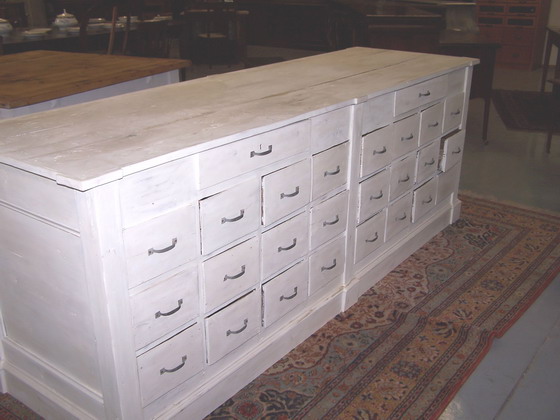 Bancone bianco, dimensioni 248x75x90, anno 1800 ca., abete, provenienza Italia