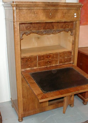 n.Secretaire, dimensioni 101x50x165, anno 1800 ca., noce, provenienza Francia