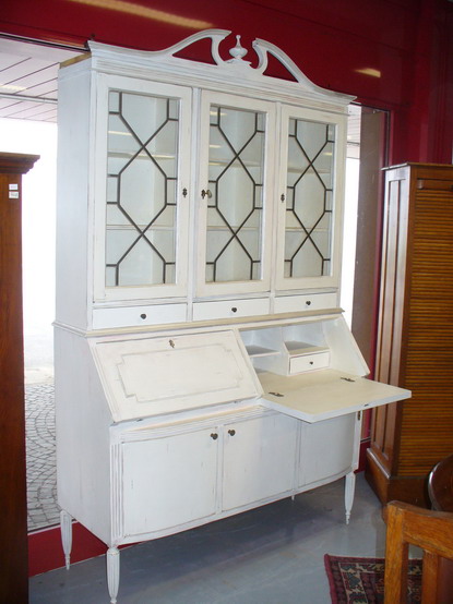 n.Bureaux laccato bianco, dimensioni 134x47x219, anno fine '800 ca., provenienza Inghilterra