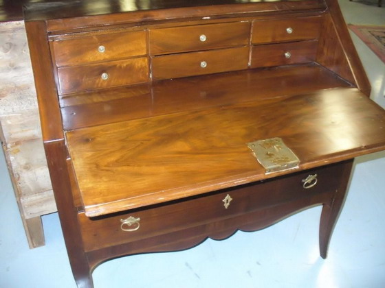 Bureau due cassetti gamba a sciabola, dimensioni 100x45x98, anno fine '800 ca., noce, provenienza Italia