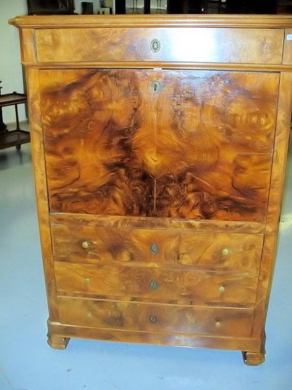 n.Secretaire, dimensioni 108x46x150, anno 1800 ca., noce, provenienza Francia