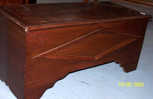 n.Cassapanca, dimensioni 105x42x42, noce, provenienza Italia