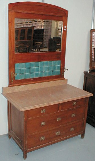 n.Toilette, dimensioni 112x61x190, anno primo '900 ca., rovere, provenienza Italia