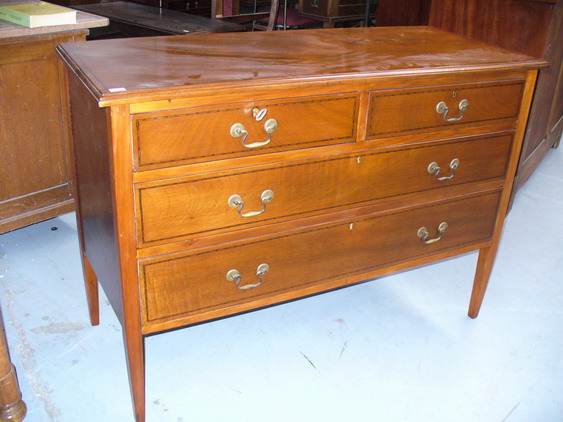 n.Cassettone, dimensioni 107x45x75, anno fine '800 ca., mogano, provenienza Inghilterra