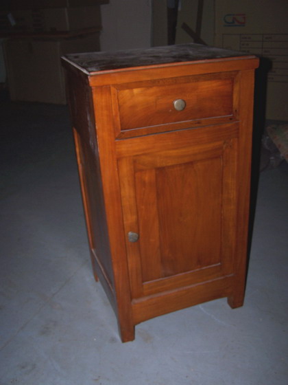 n.Comodino, dimensioni 39x33x71, anno primo '900 ca., ciliegio, provenienza Italia