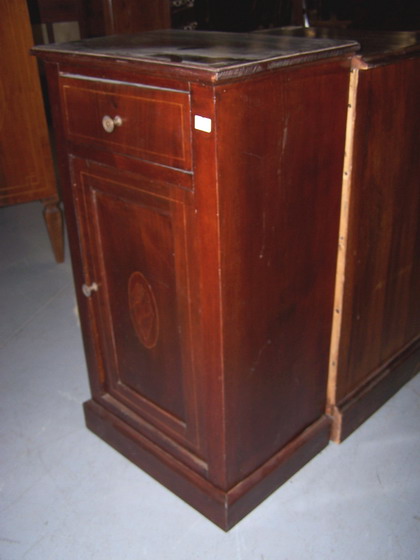 n.Comodino, dimensioni 43x31x80, anno fine '800 ca., noce, provenienza Inghilterra