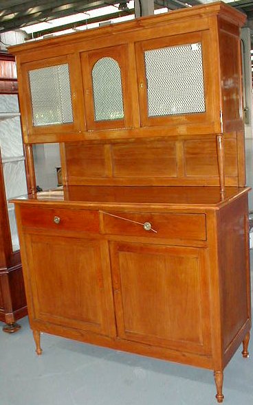 n.Credenza con alzata, dimensioni 133x57x198, ciliegio