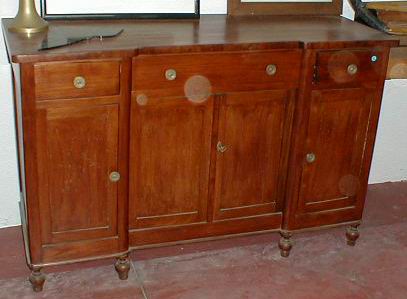n.Credenza quattro ante, dimensioni 195x50x93, anno 1920 ca., olmo, provenienza Italia