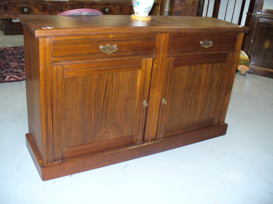 n.Credenza due ante, dimensioni 152x40x90