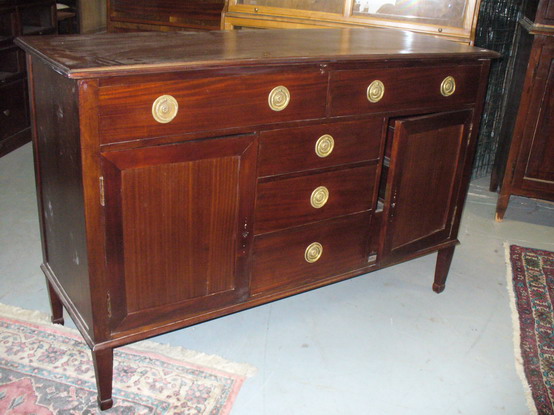n.Credenza due ante quattro cassetti, dimensioni 150x53x98, anno fine '800 ca., mogano, provenienza Inghilterra