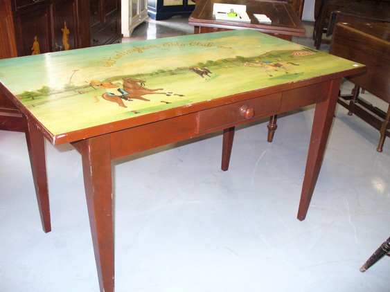 n.Tavolino dipinto polo, dimensioni 140x75x61, anno anni '50 ca., provenienza Inghilterra