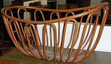n.Culla Thonet, dimensioni 113x58x62, provenienza Austria
