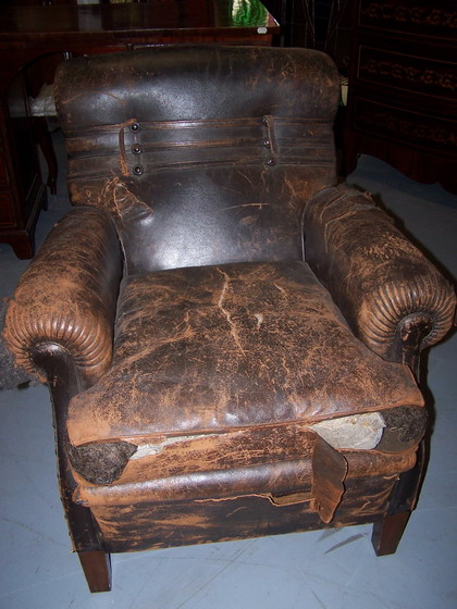 n.Poltrona frau in pelle, dimensioni 84x90x90, anno 1920 ca., pelle, provenienza Italia