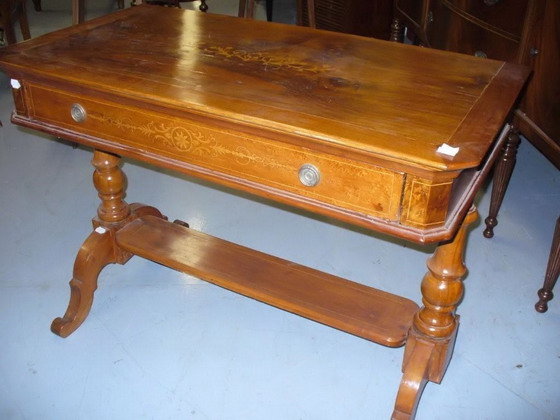 n.Scrittoio intarsiato e filettato, un cassetto, dimensioni 105x55x79, anno 1800 ca., noce, provenienza Italia