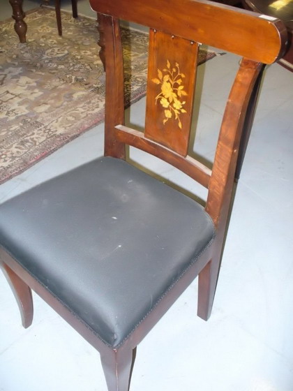 n.Sedia intarsiata, dimensioni 45x43x88, anno primo '800 ca., noce, provenienza Italia