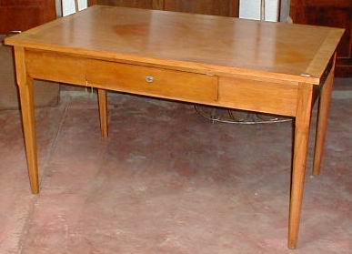 n.Tavolo, dimensioni 141x86x81, anno 1920 ca., faggio, provenienza Italia