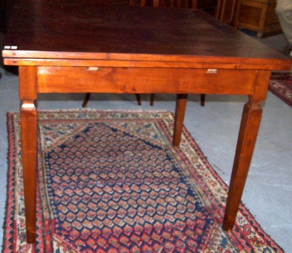 n.Tavolo quadrato allungabile, dimensioni 100x80, abete
