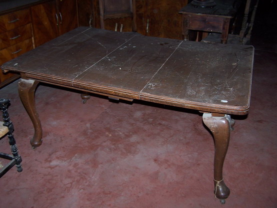 n.Tavolo allungabile, dimensioni 130x180x80, anno fine '800 ca., rovere, provenienza Inghilterra