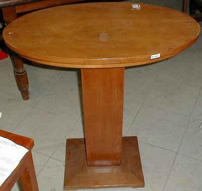 n.Tavolino Dec ovale, dimensioni 73x44x79, anno 1930 ca., faggio, provenienza Italia