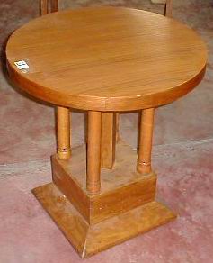 n.Tavolino rotondo, dimensioni 61x64, anno 1930 ca., rovere, provenienza Inghilterra