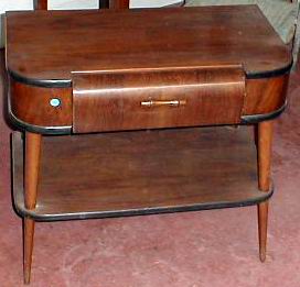 n.Giradischi, dimensioni 72x40x65, anno 1950 ca., rovere, provenienza Italia