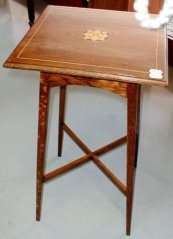 n.Tavolino, dimensioni 40x40x70, anno 1800 ca., rovere, provenienza Inghilterra
