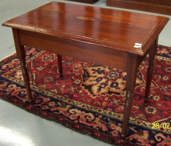 n.Tavolino intarsiato, dimensioni 77x45x56