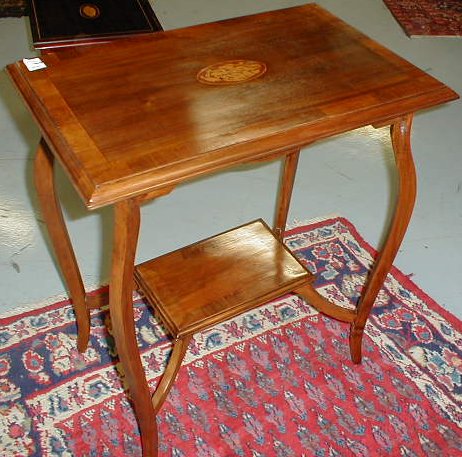 n.Tavolino, dimensioni 61x40x71, anno primo '900 ca., noce, provenienza Inghilterra