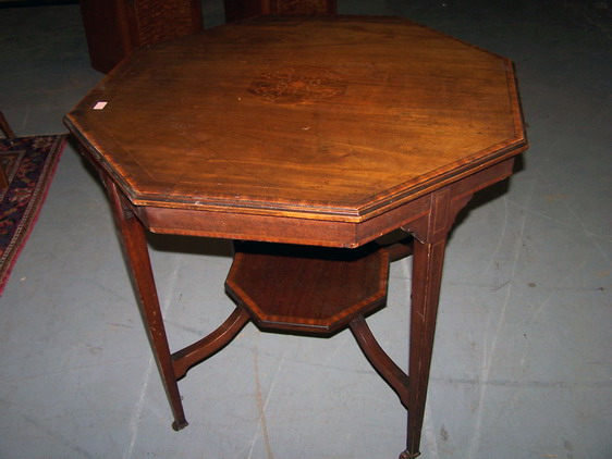 n.Tavolino, dimensioni 76x76x71, anno primo '900 ca., mogano, provenienza Inghilterra