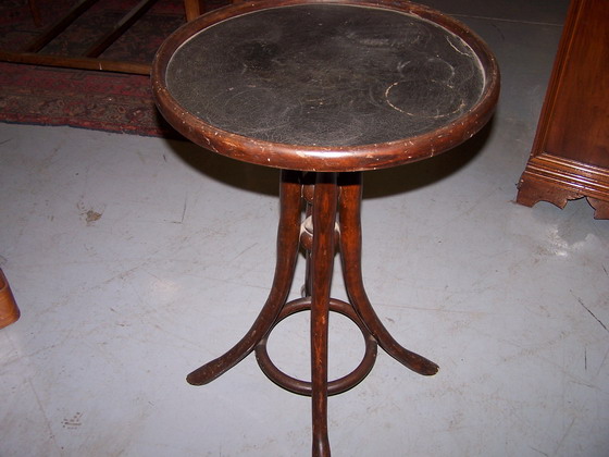n.Tavolino thonet, anno primo '900 ca., provenienza Austria
