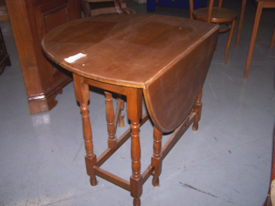 n.Tavolino da the, dimensioni 88x40x72, anno primo '900 ca., rovere, provenienza Inghilterra