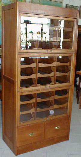 n.Camiciera, dimensioni 93x50x198, anno 1940 ca., rovere, provenienza Inghilterra
