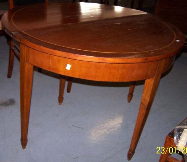 n.Tavolo-consolle filettato, dimensioni 109x109, mogano