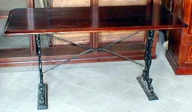 n.Tavolino Bistrot, dimensioni 61x137x71, anno 1920 ca., mogano-ghisa, provenienza Francia