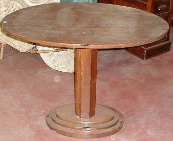 n.Tavolino ovale, dimensioni 102x70x77, anno 1920 ca., rovere, provenienza Italia